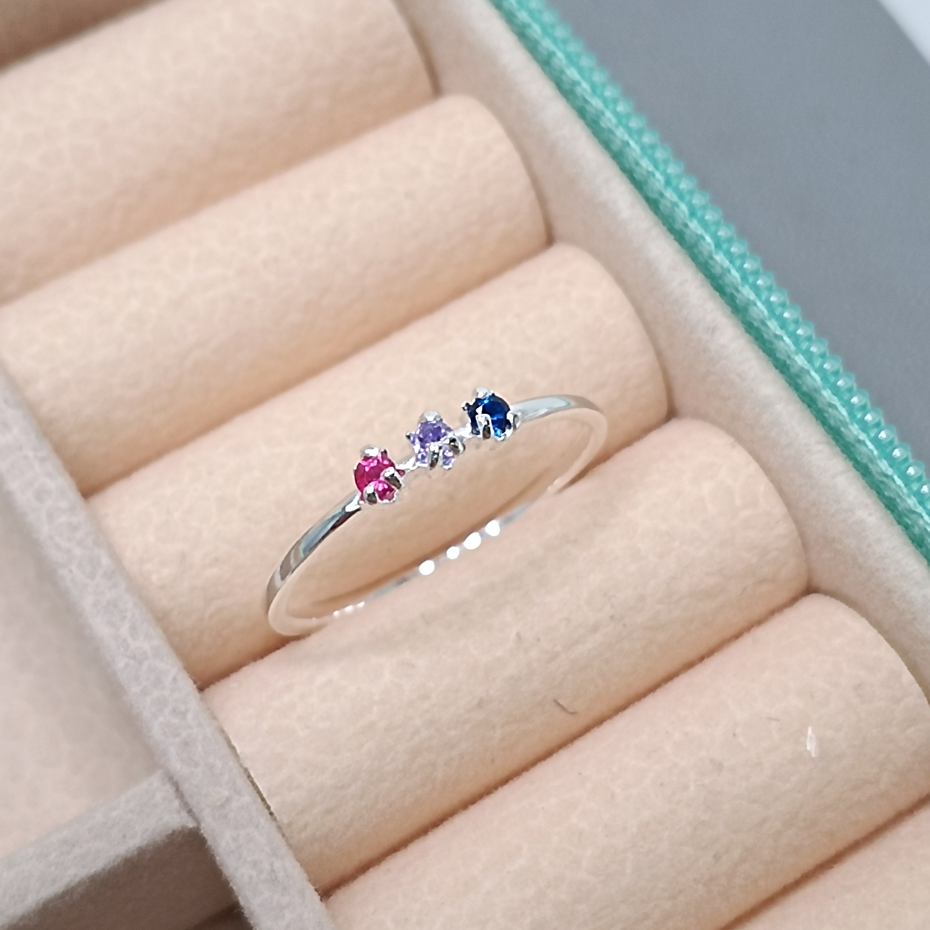 Anel 3 Zirconias Pequena Color ALR #AN1-45 (Ref:2279)