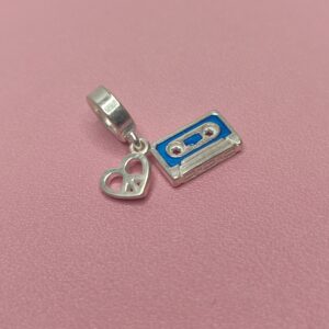 Berloque De Prata Fita Cassete Azul Coração Vazado Pend