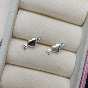 Brinco De Prata Coração Com Flecha Cod:B1/10