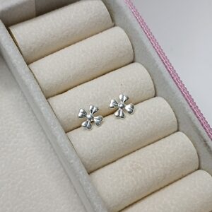 Brinco De Prata Trevo Relevo Cod:B1/28