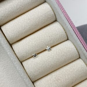 Brinco De Prata Mini Estrela Relevo Cod:B1/24