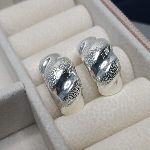 Brinco De Prata Meia Argola Larga Trabalhada B2/44