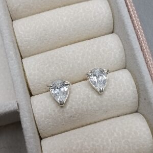 Brinco De Prata Zirconia Cx Fechada 7mm Gota Cristal Cod:B3/14