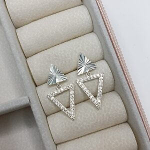 Brinco De Prata Triangulo Base Diamantado Com Triangulo Pendente Vazado Zirconia Borda Cod:B3/3