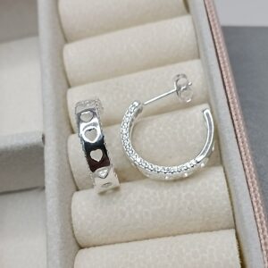 Brinco De Prata Meia Argola Media Corações Vazado Laterais Cravejadas Cod:MAR16