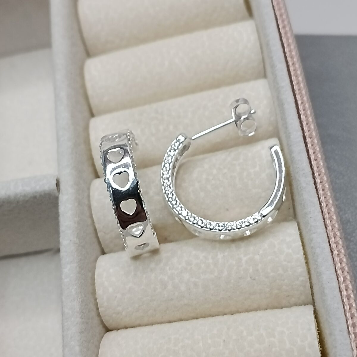 IMG_20251124_124359 meia argola media corações vazado laterais cravejada k537-55