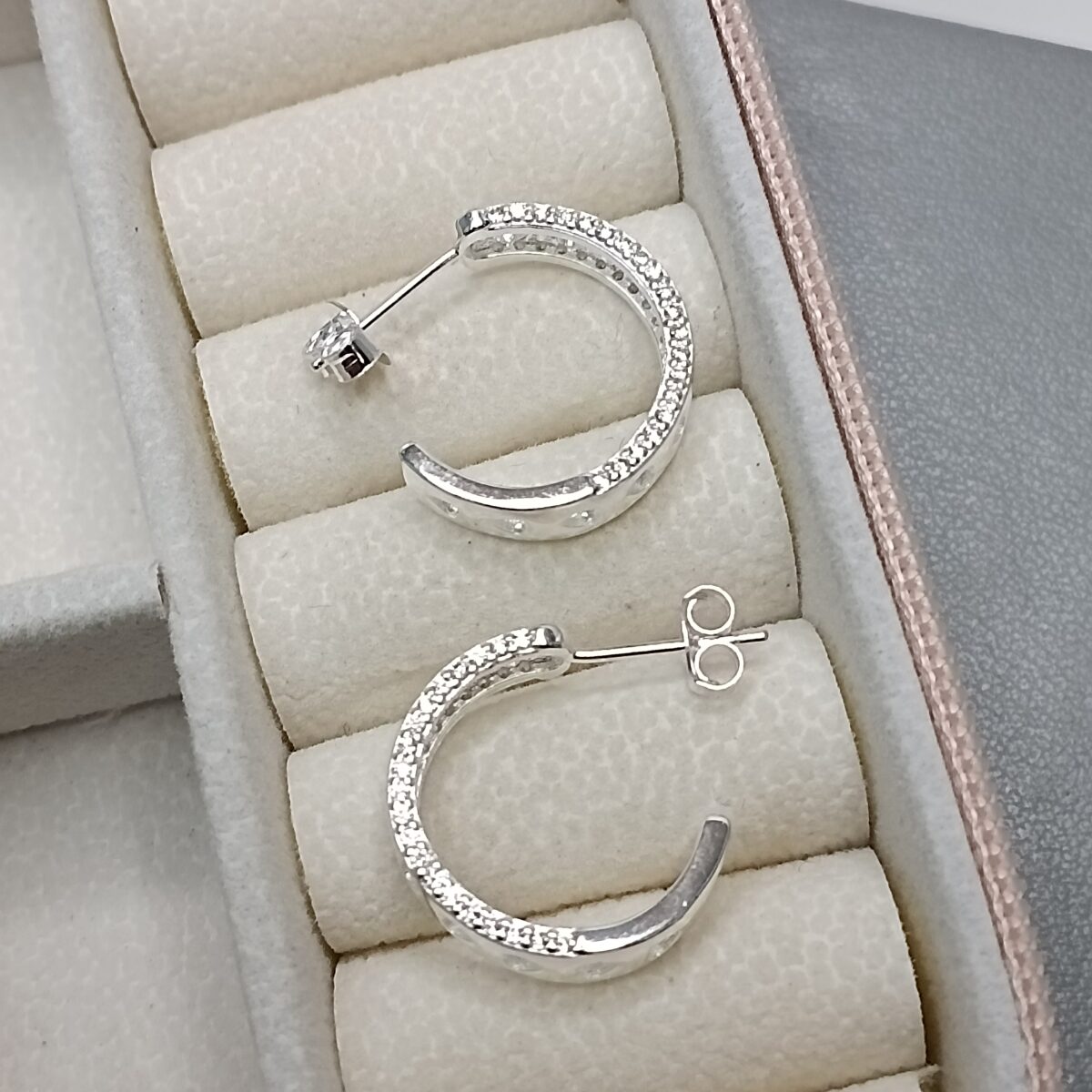 IMG_20251124_124429 meia argola media corações vazado laterais cravejada k537-55