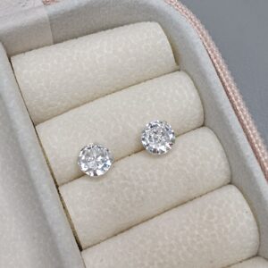 Brinco De Prata Zirconia Redonda 6mm Cod:B4/6