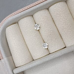 Brinco De Prata Zirconia Redonda 4mm Cod:B4/8