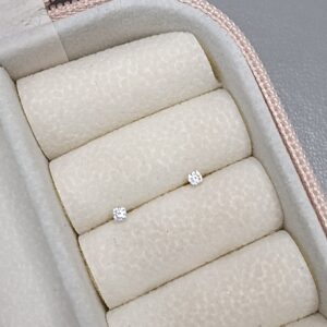 Brinco De Prata Zirconia Redonda 2mm Cod:B4/11