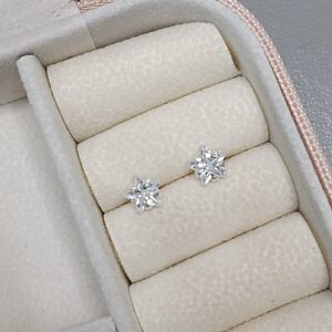 Brinco De Prata Zirconia Estrela 6mm Cod:B4/16