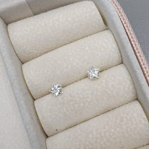 Brinco De Prata Zirconia Estrela 4mm Cod:B4/18