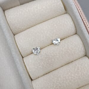 Brinco De Prata Zirconia Coração 4mm Cod:B4/23