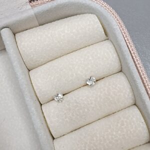 Brinco De Prata Zirconia Coração 3mm Cod:B4/24