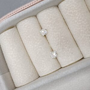 Brinco De Prata Zirconia Quadrada 3x3mm Cod:B4/33