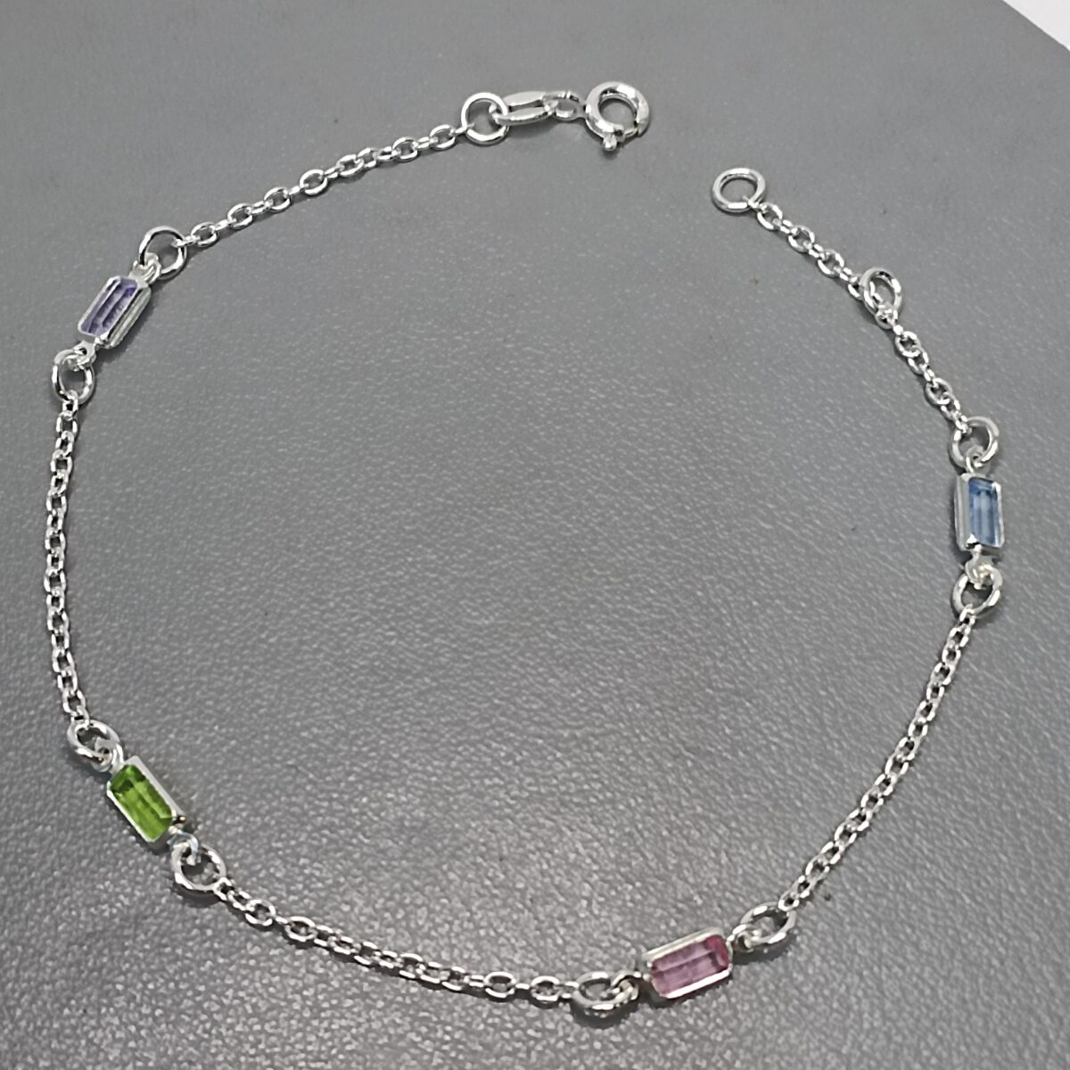 IMG_20251125_171647 pul 4 zirc baguete color pequena LVRA 1,8g