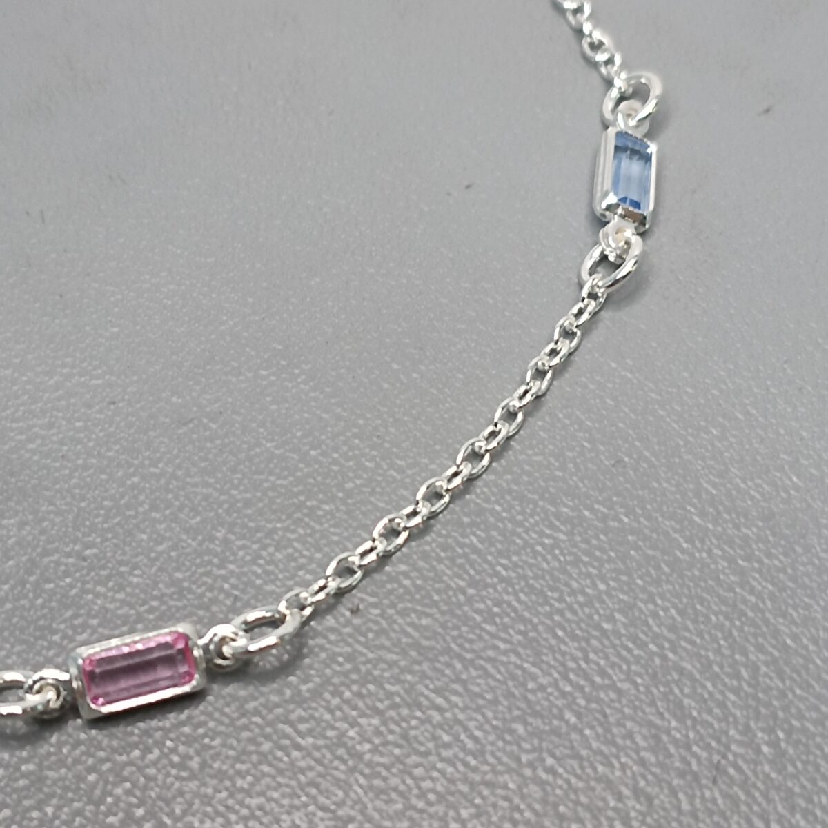 IMG_20251125_171652 pul 4 zirc baguete color pequena LVRA 1,8g