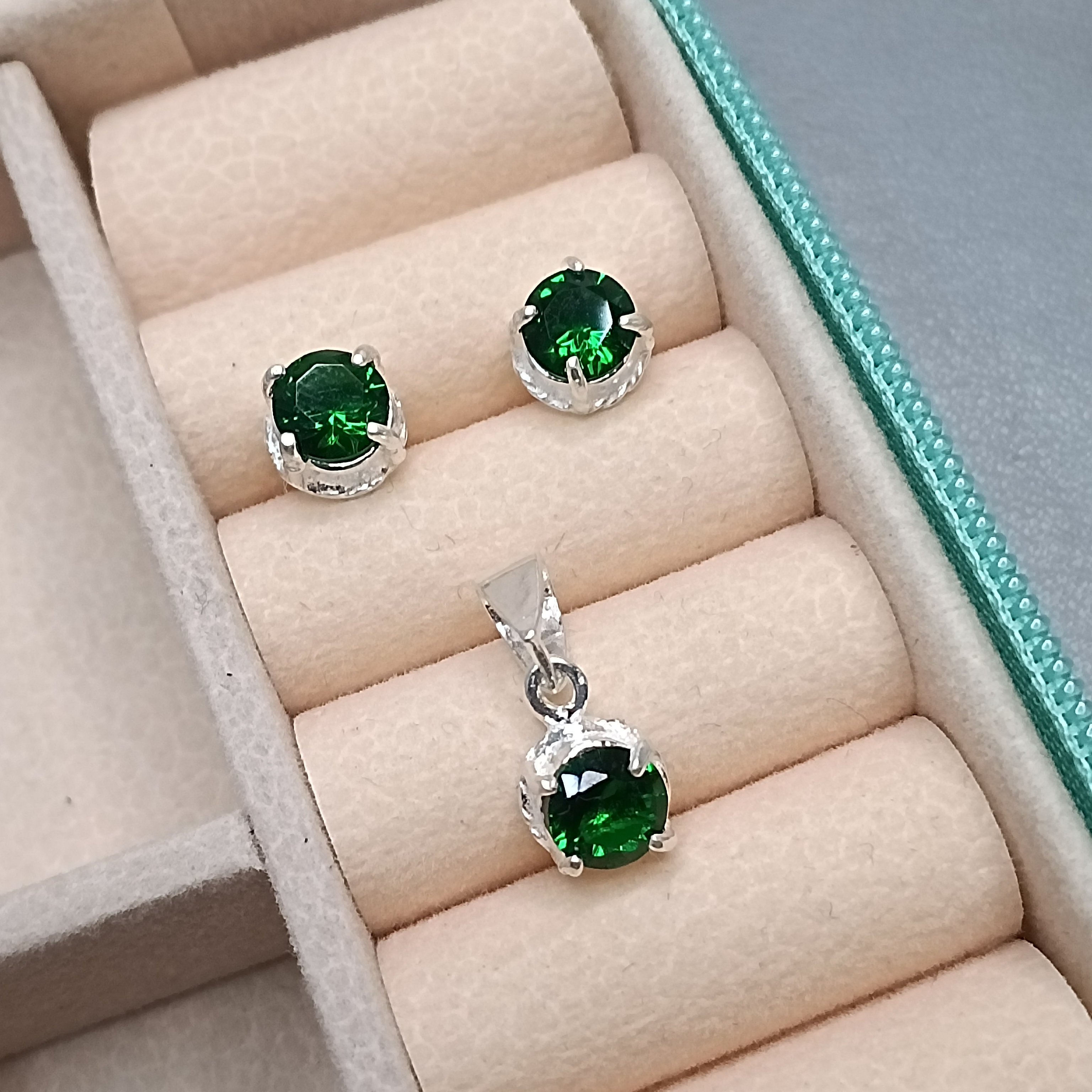 Conjunto De Prata Zirconia Redonda Verde CXA 6mm Cod:MD-CJ52