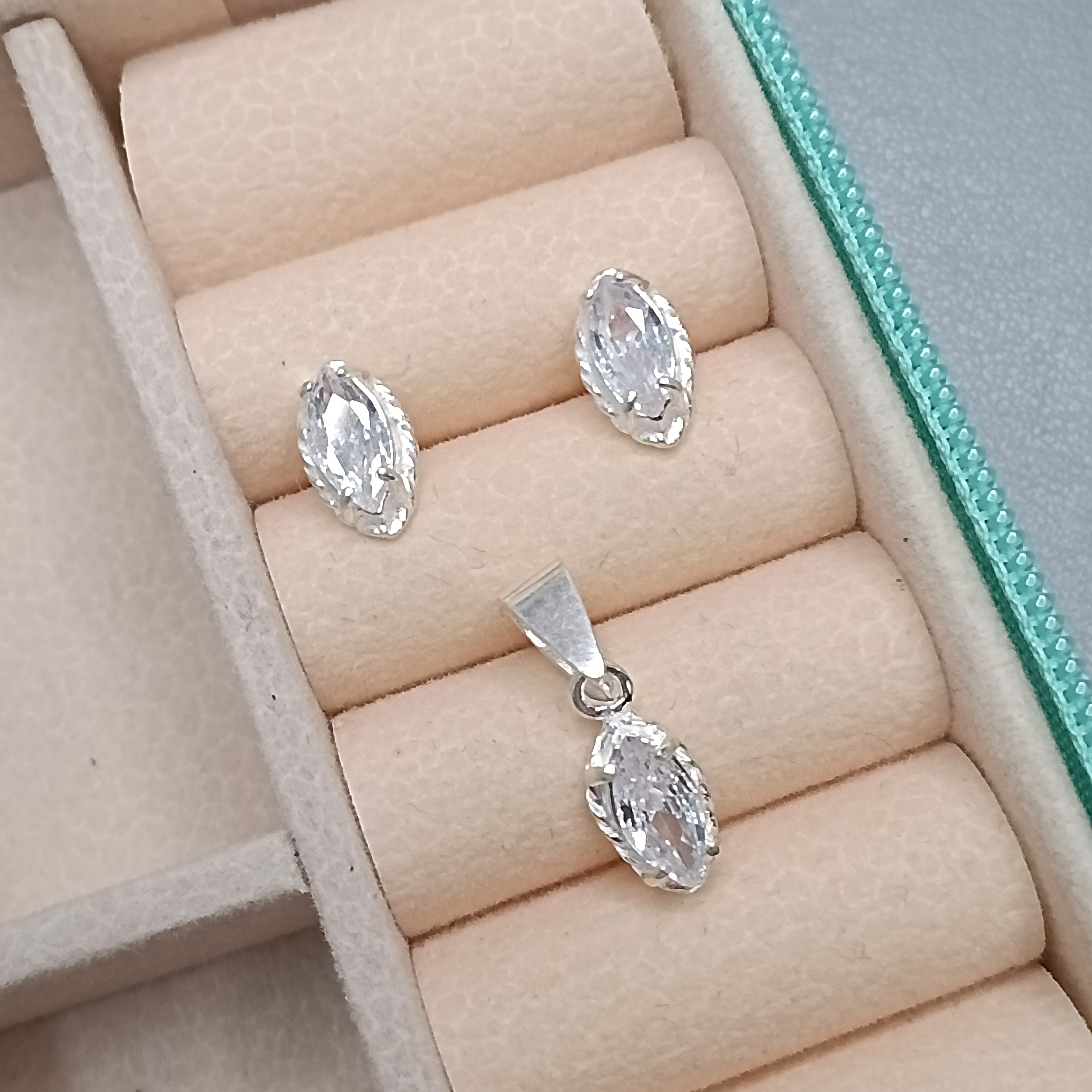 Conjunto De Prata Zirconia Navete CXA 8mm Cod:MD-CJ38