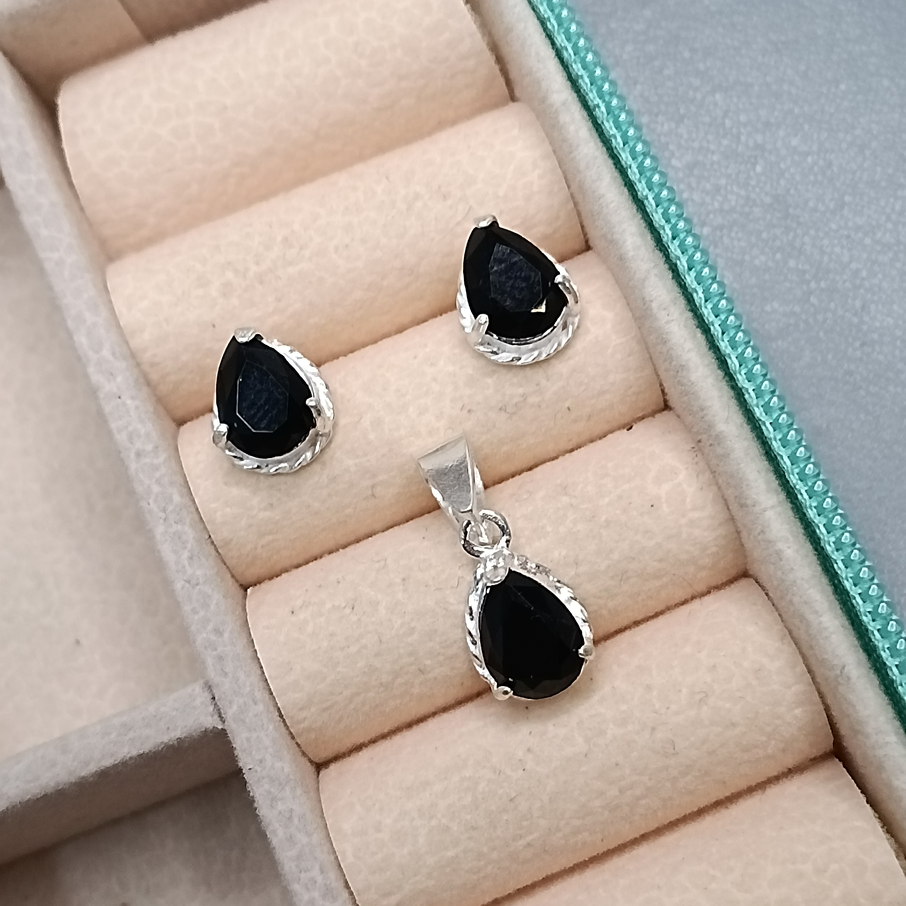 Conjunto De Prata Zirconia Gota Preta CXA 8mm Cod:MD-CJ45