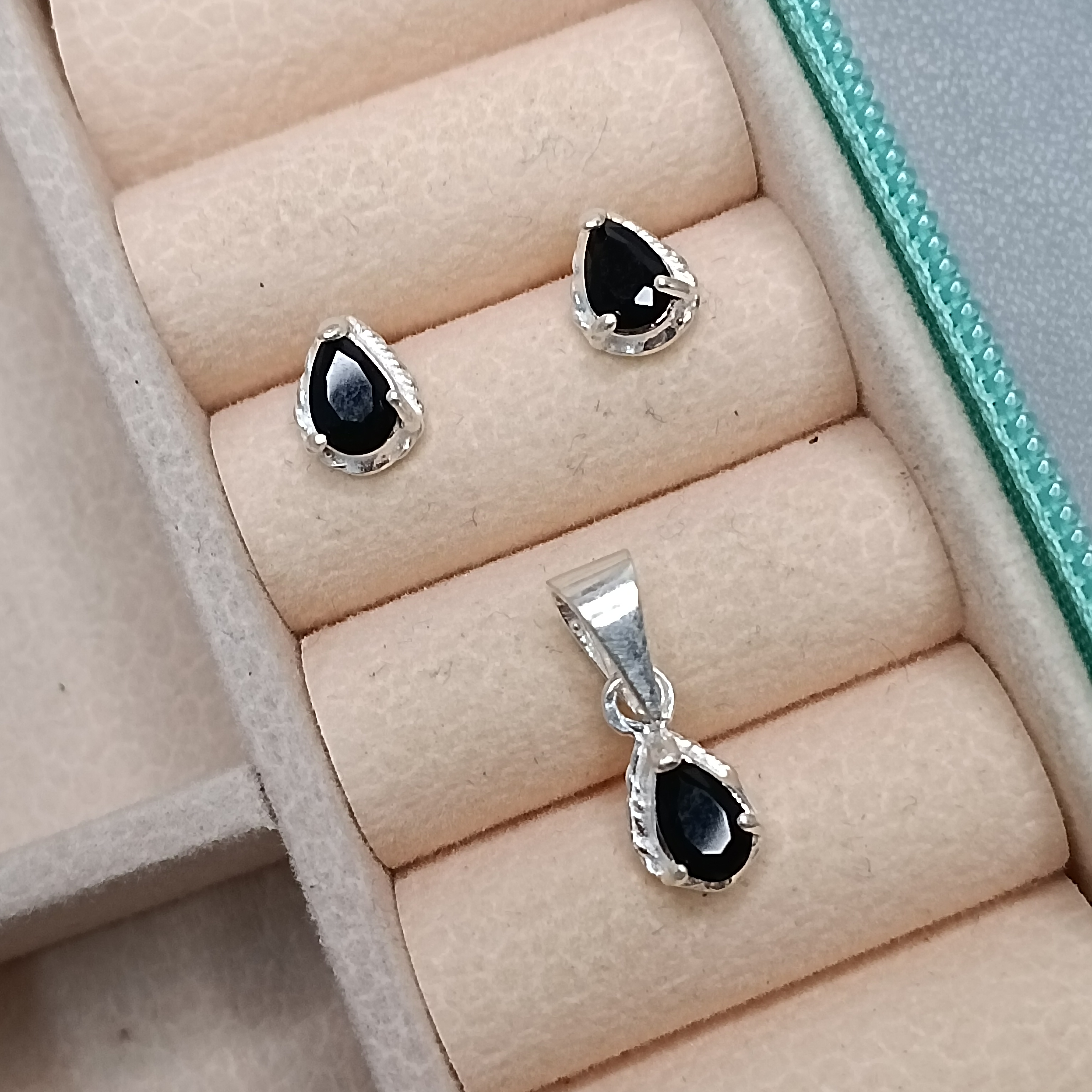 Conjunto De Prata Zirconia Gota Preta CXA 6mm Cod:MD-CJ51