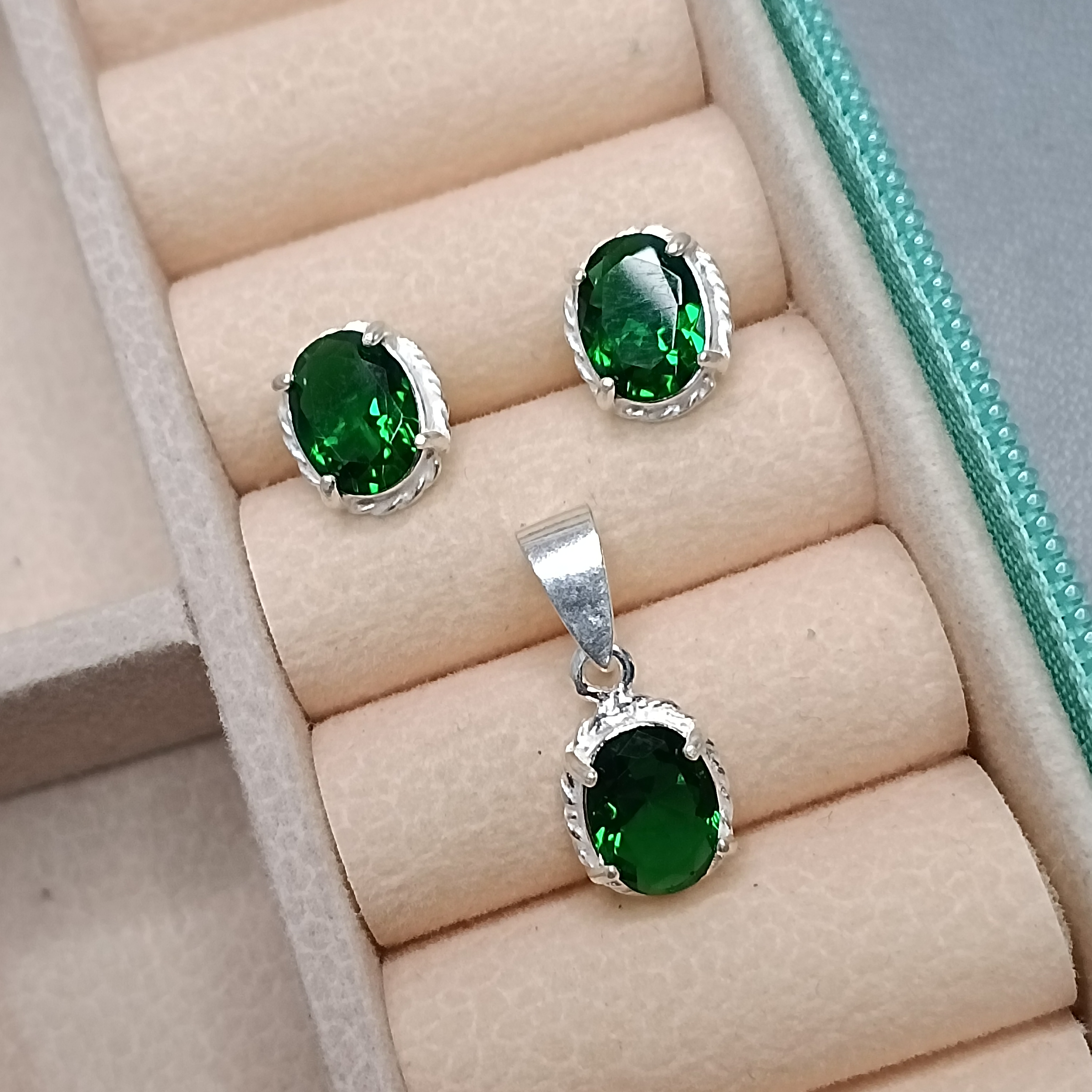 Conjunto De Prata Zirconia Oval Verde CXA 8mm Cod:MD-CJ10