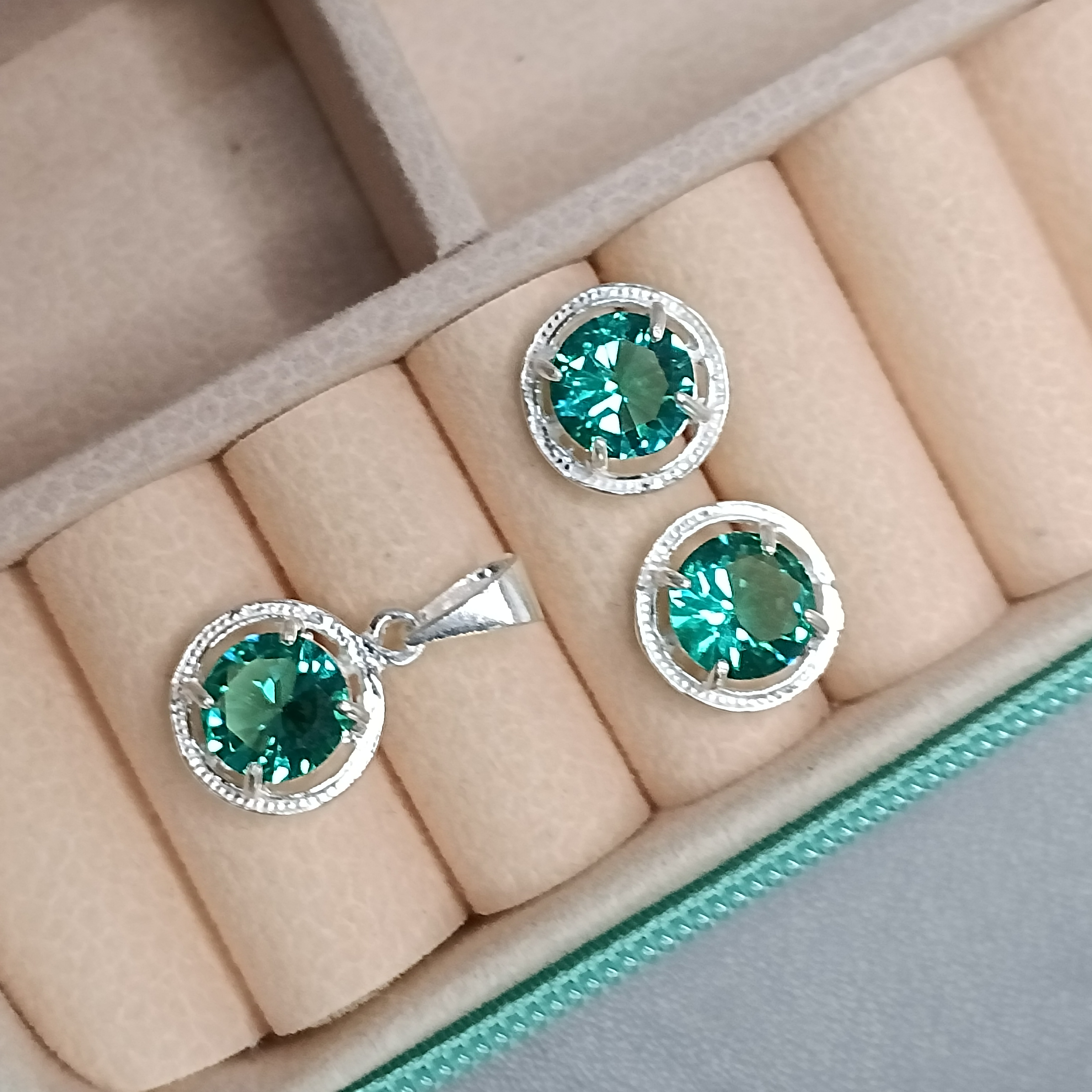 Conjunto De Prata Zirconia Redonda Verde Água Com Aro CXA 8mm Cod:MD-CJ13