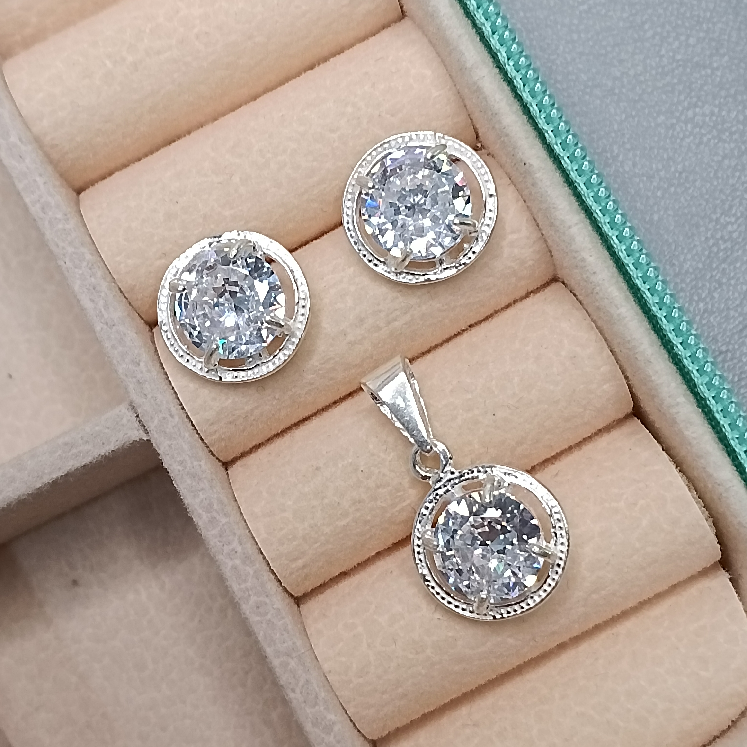 Conjunto De Prata Zirconia Redonda Com Aro CXA 8mm Cod:MD-CJ14