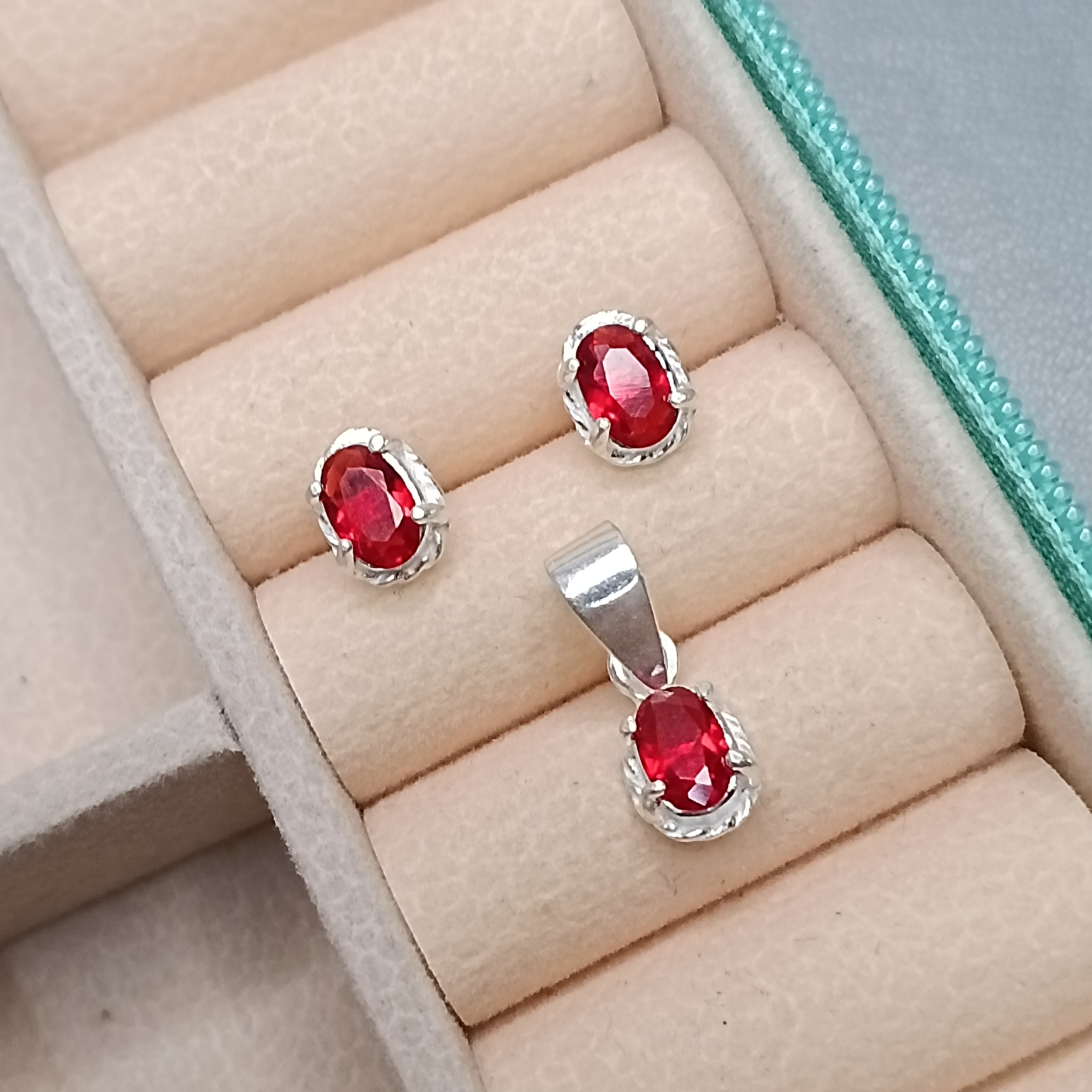 Conjunto De Prata Zirconia Oval Vermelha CXA 6mm Cod:MD-CJ23