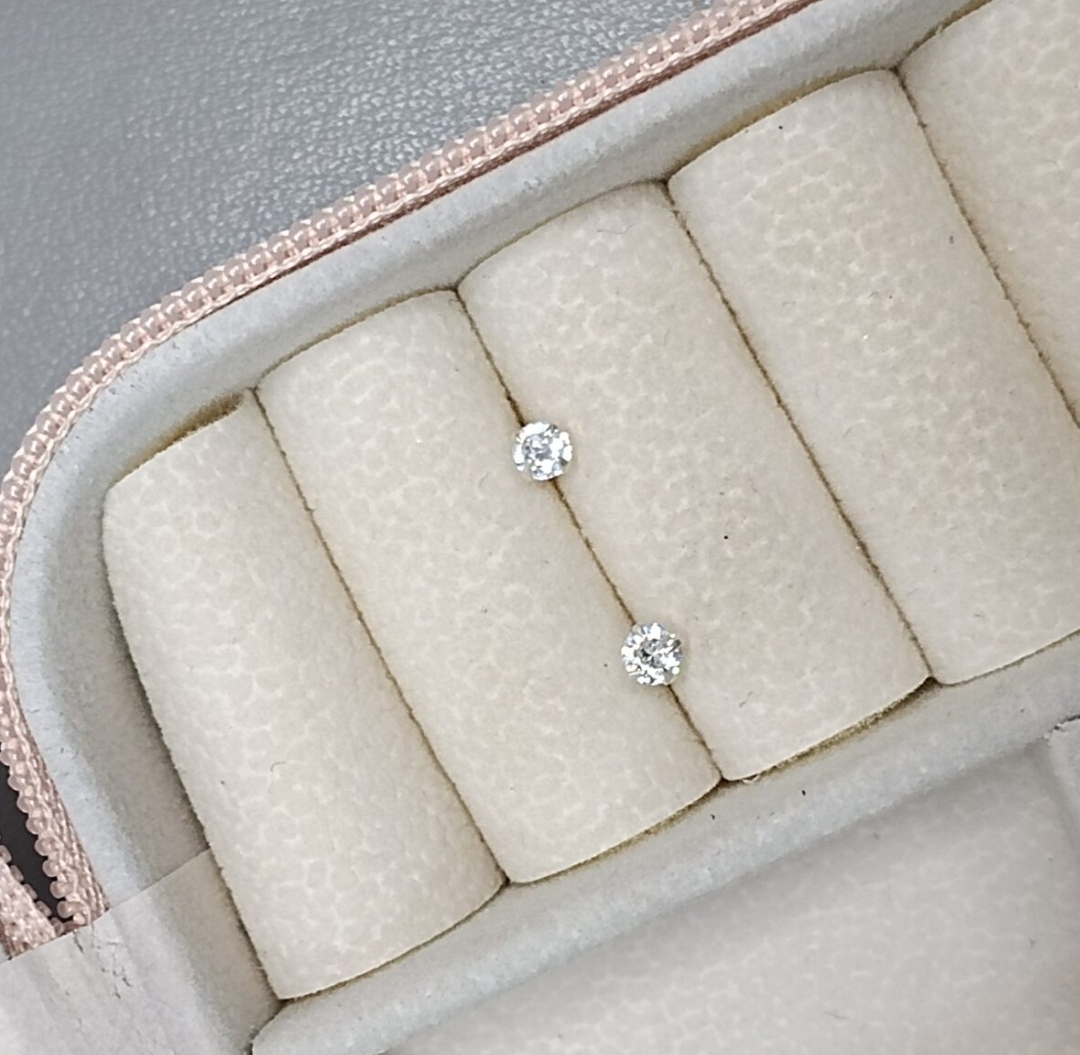 Brinco De Prata Zirconia Redonda 3mm Cod:B4/9