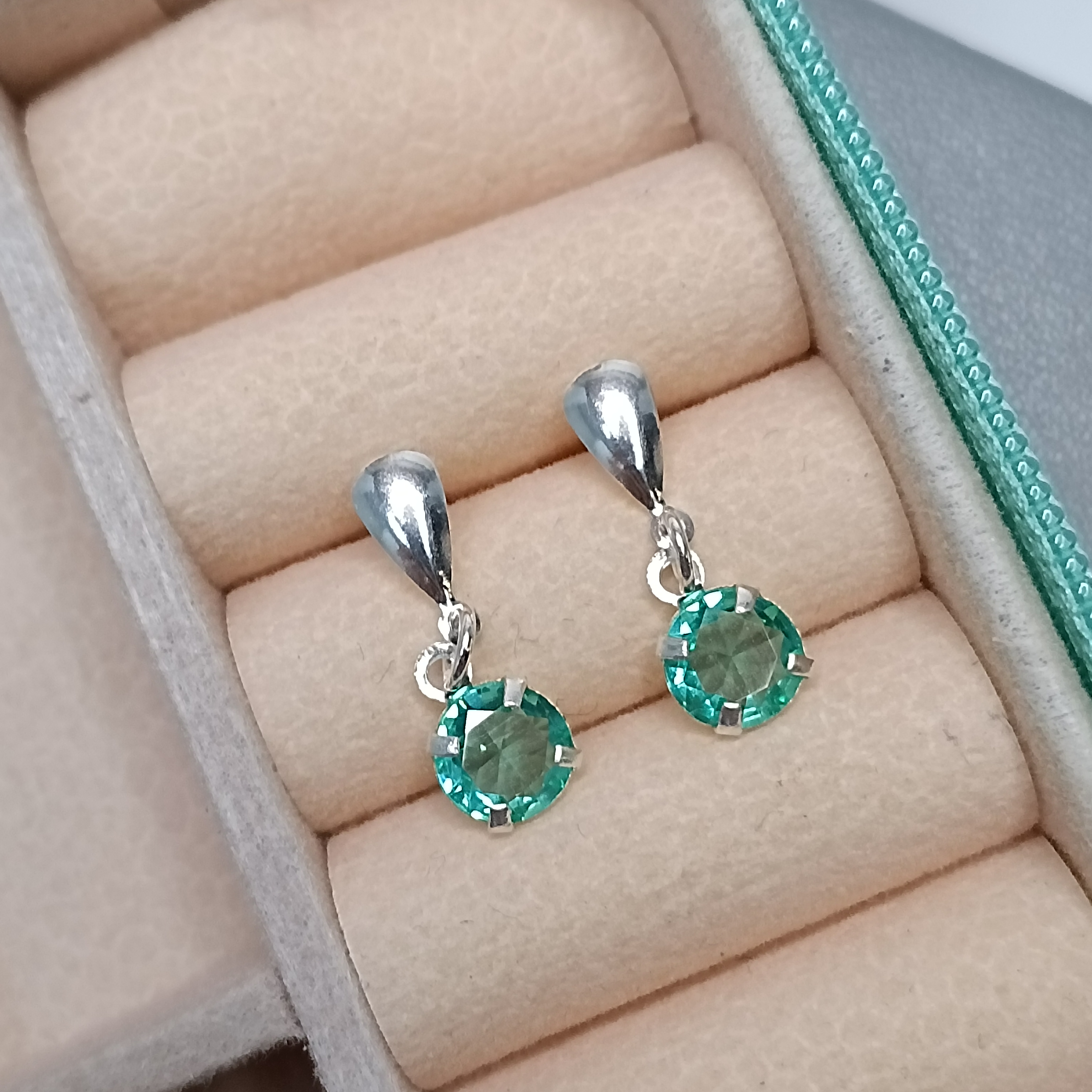 Brinco De Prata Zirconia Verde Piscina Pendente 6mm Cod:B3/49
