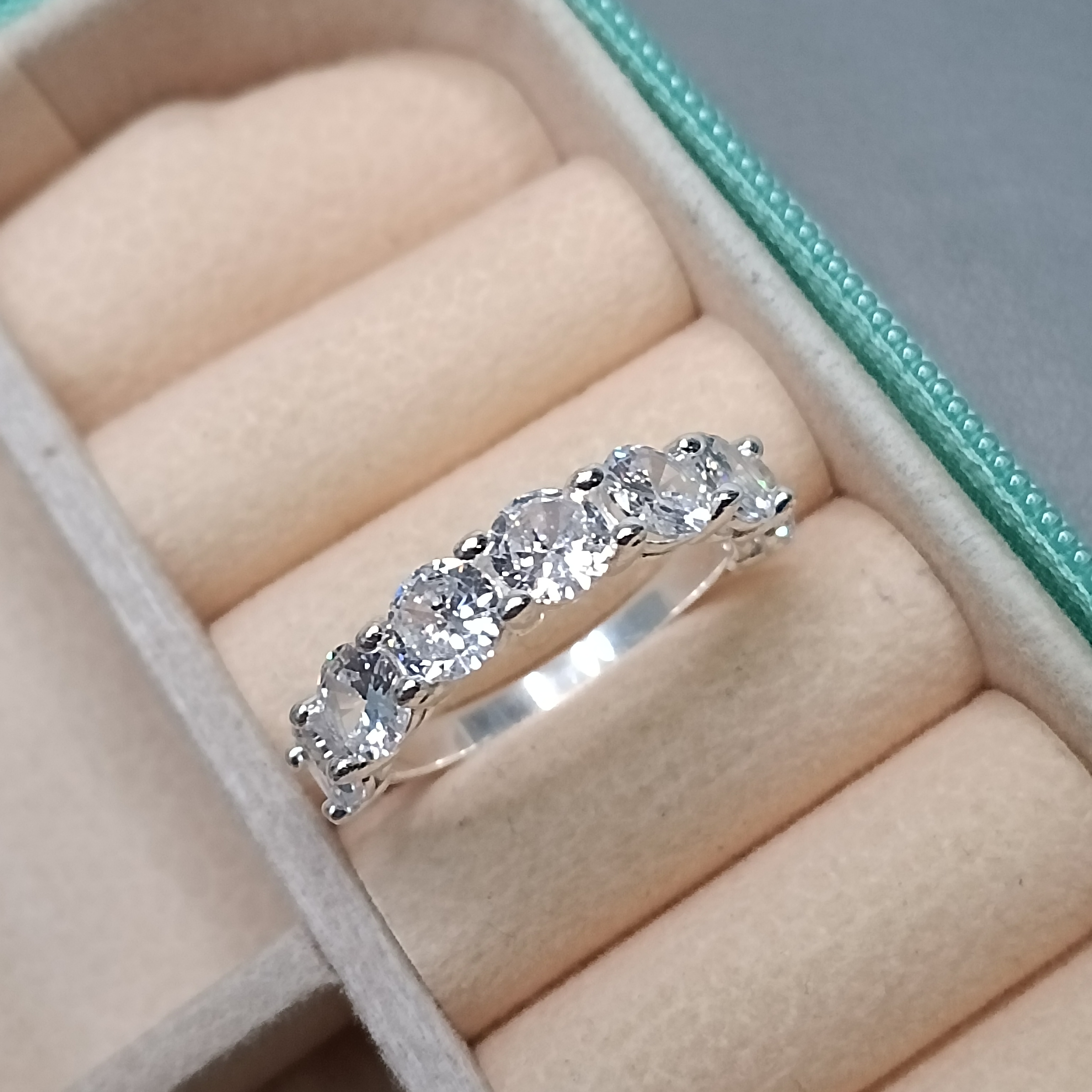 Meia Aliança De Prata 7 Zirconia 5mm Cod:AN1-24
