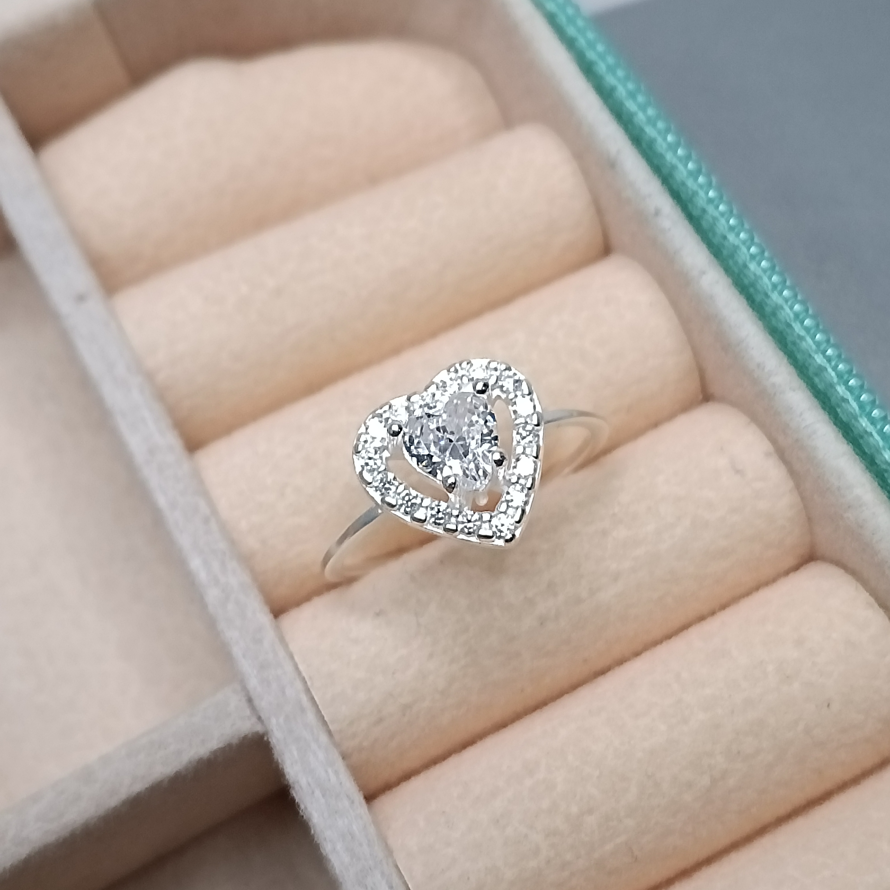 Anel De Prata Zirconia Coração Borda Cravejada Cod:AN1-65