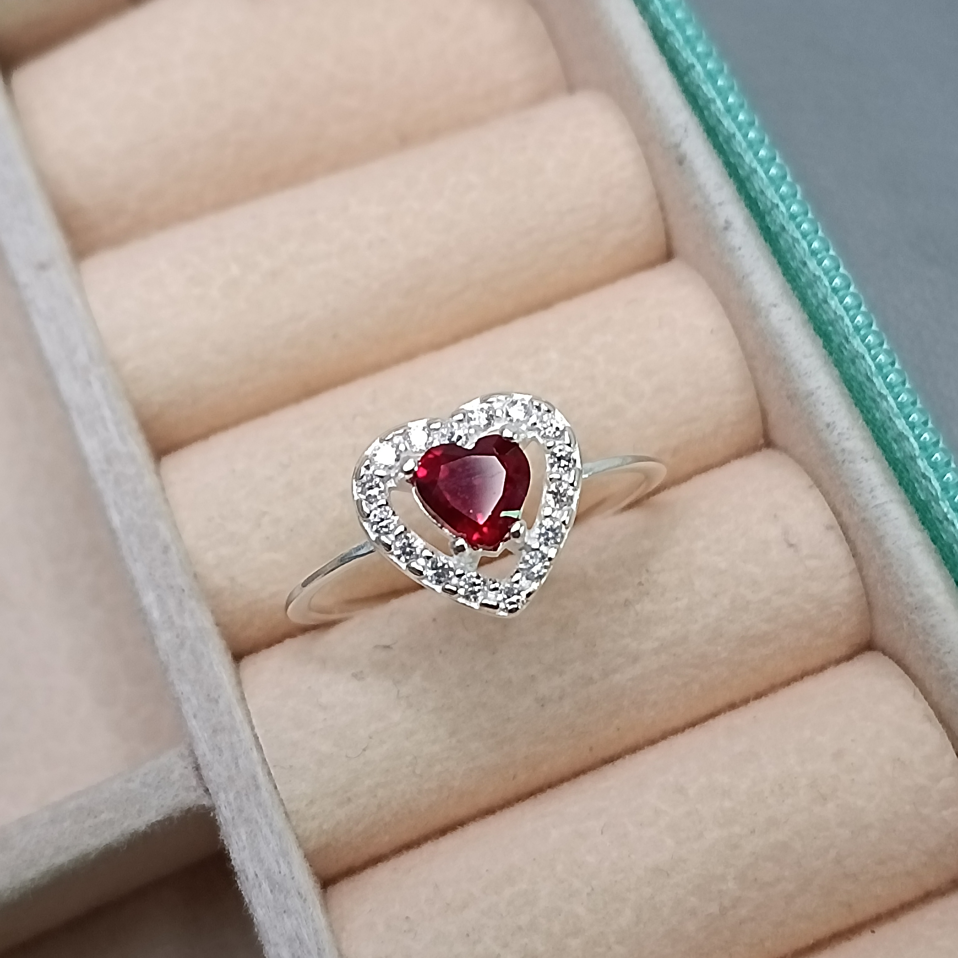 Anel De Prata Zirconia Coração Vermelho Borda Cravejada Cod:AN1-64