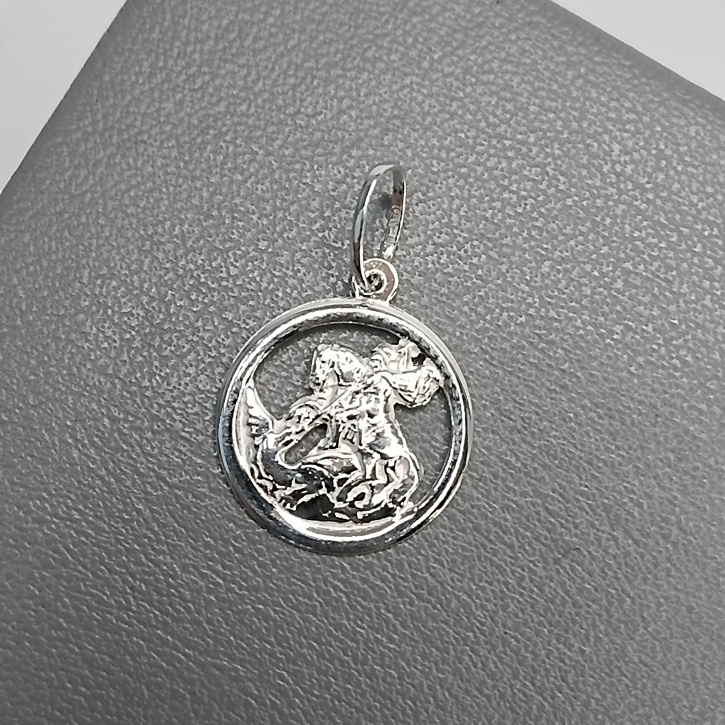 Pingente De Prata Placa Redonda São Jorge Vazada 1,5cm