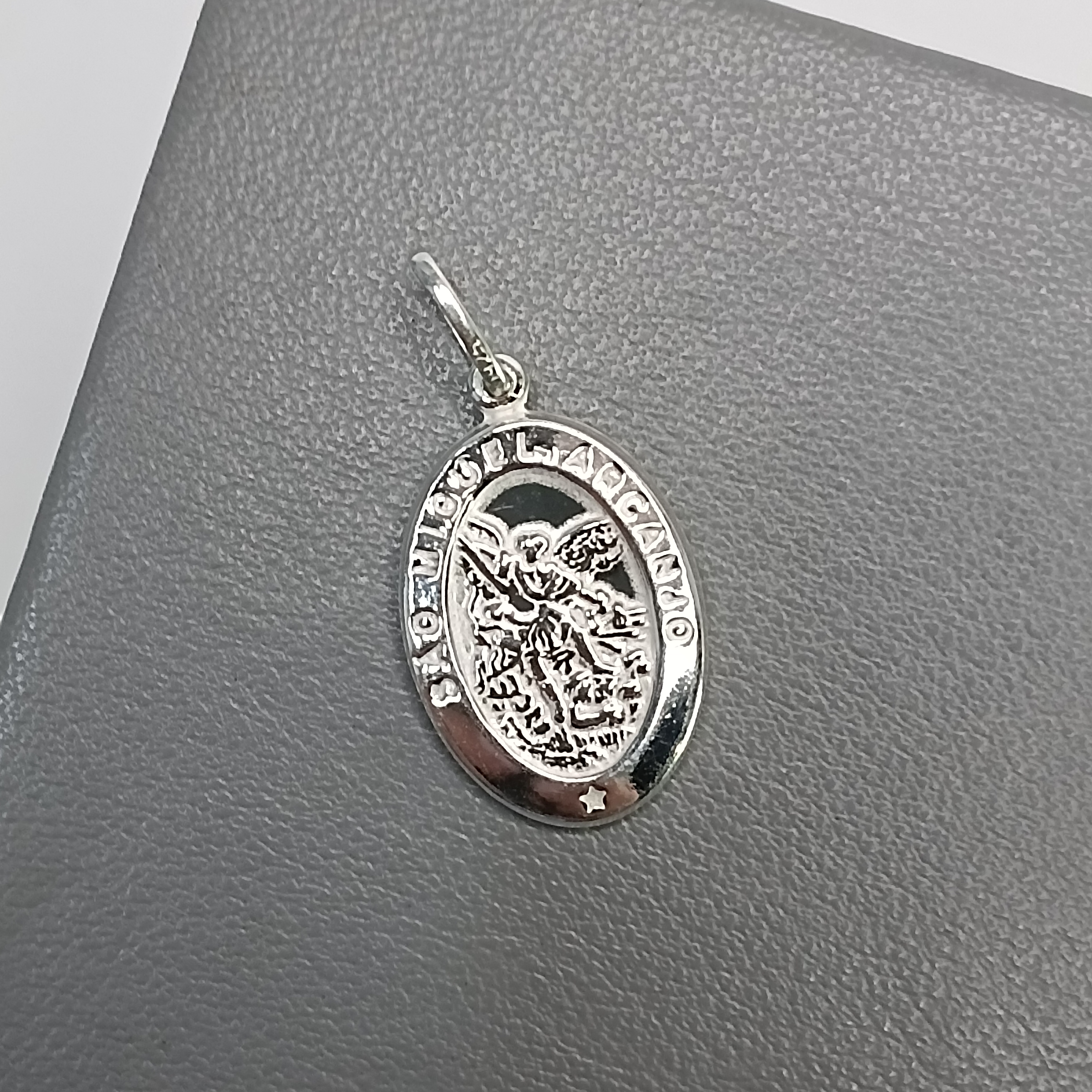 Pingente De Prata Medalha Oval São Miguel Arcanjo 1,5cm